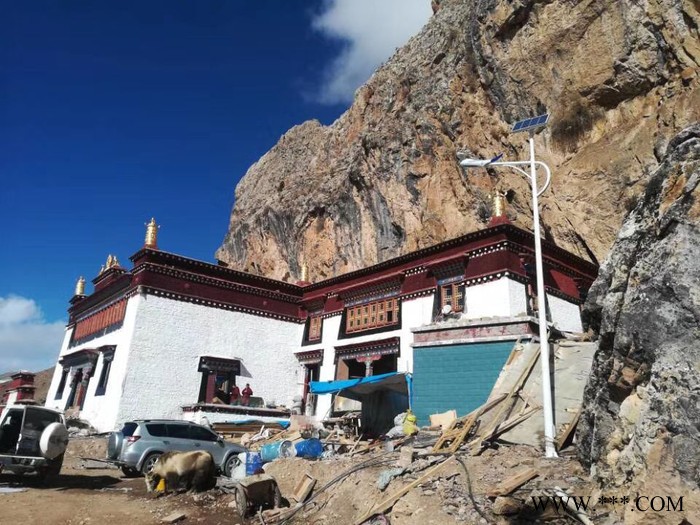科华8M太阳能灯杆智慧路灯图5