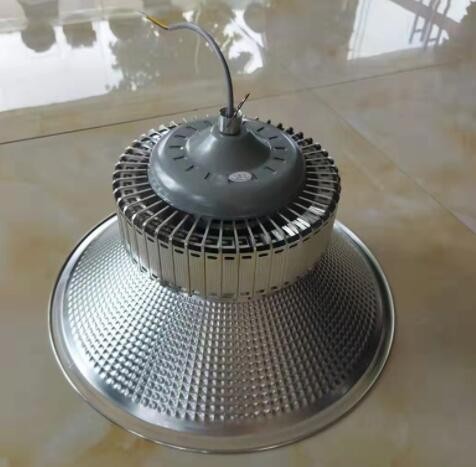 LED工业灯 仓库隧道使用交流电工矿灯带灯杆 100W200W厂家直供图3